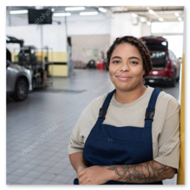 WMS Team bei der Qualitätskontrolle an Bauteilen in einer Produktionshalle